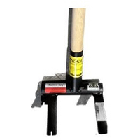 Sbancalatore utensile in acciaio nero con due asole per smontare bancali e pedane in legno misura denti sbancalatore 105 mm completo di manico in legno da 140 cm