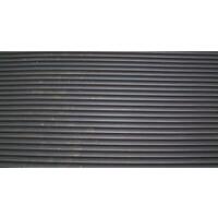 Tappeto in gomma con profilo millerighe, spessore 3mm H1,2mt Lunghezza 10mt. Adatto per usi interni ove non siano richieste particolari esigenze fisico-meccaniche. Utilizzato comunemente come tappetino nei veicoli industriali, a protezione dei carrelli po