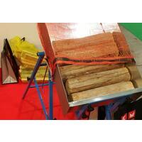 Tilt frame con cassetta 35x75x14 strumento pratico e semplice per riempire velocemente i sacchi raschel e leno delle varie misure. è sufficiente riporre i tronchetti di legna sulla vasca apposita, infilare il sacco lasciando all'interno la vasca, ribaltar